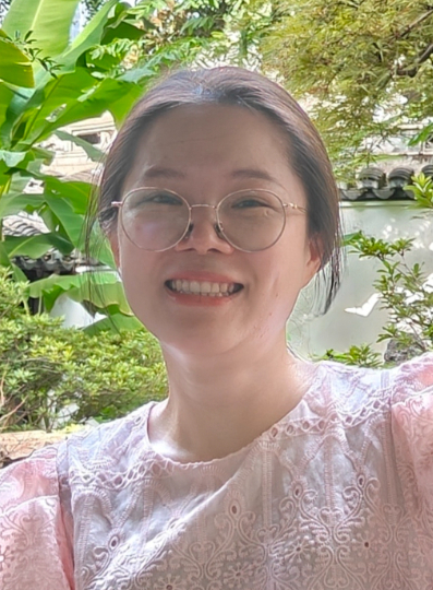 曾露英教师资格证照片